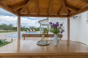 Outdoor dining - Holiday house Summer with pool (Sukošan)