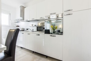 Fridge, microwave, oven, stovetop - Holiday house Summer with pool (Sukošan)