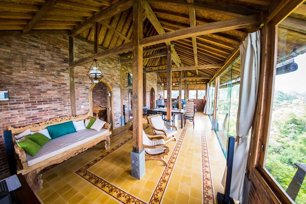 Villa Batu Hill is a traditional style Limasan house.