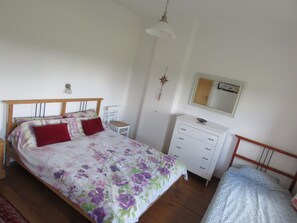 4 bedrooms, iron/ironing board, free WiFi, bed sheets