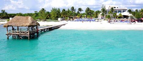 Beach nearby, sun-loungers, beach towels