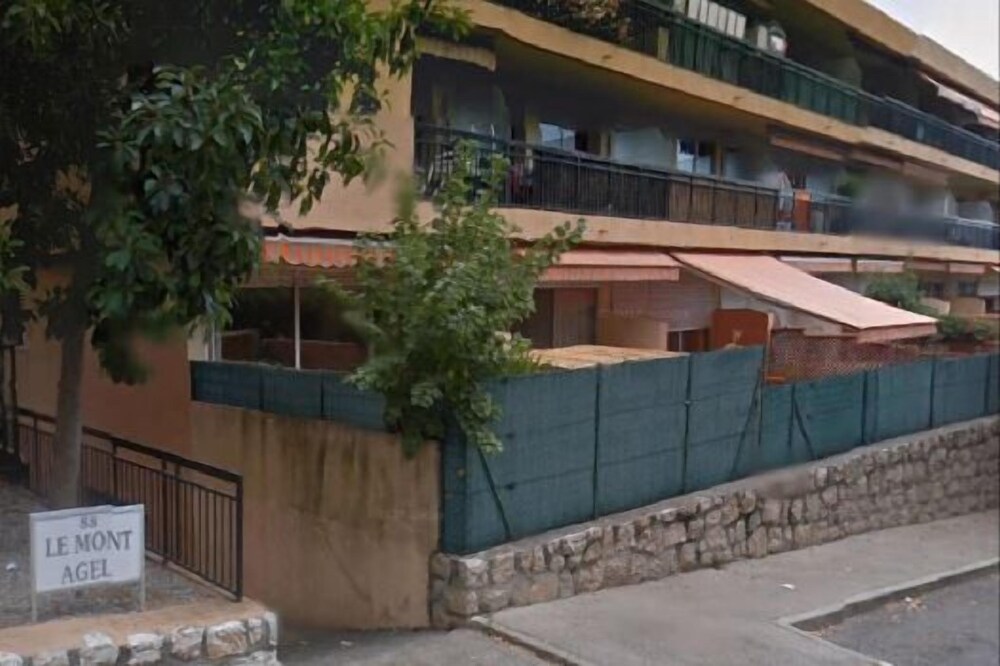 3/4 DUPLEX APARTMENT WITH TERRACE 20M2 3 KMS FROM THE SEA
