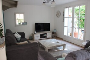 Smart TV, video games, DVD player, books