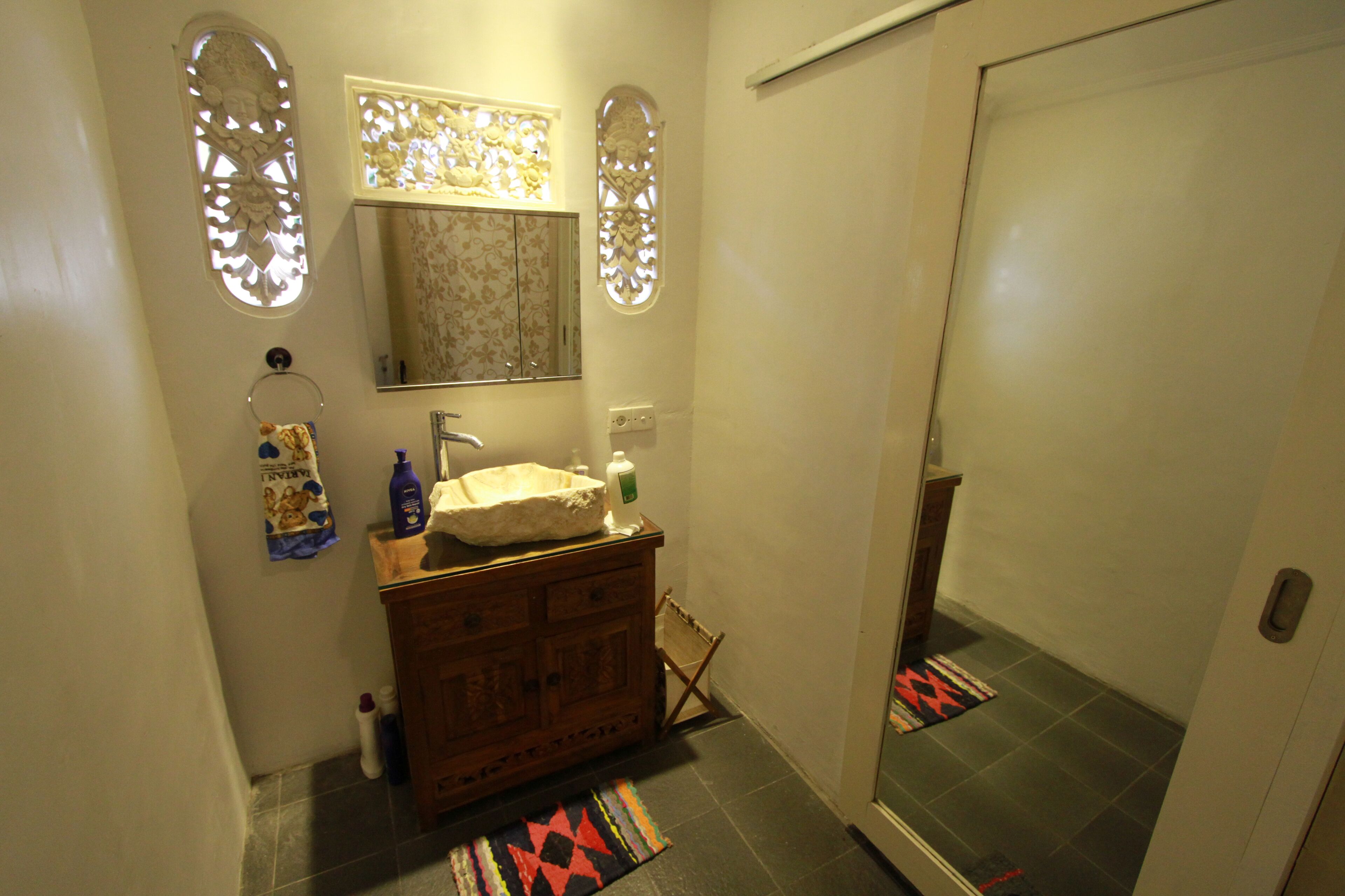 Spacious and Clean Studio Space in a traditional Balinese family compound