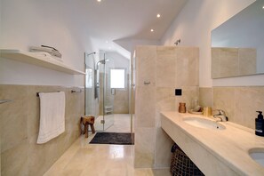 Hair dryer, towels - Stunning Contemporary Villa next to Golf Resort (Marbella)