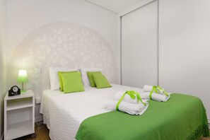 1 slaapkamer, een bureau, geluiddichte muren