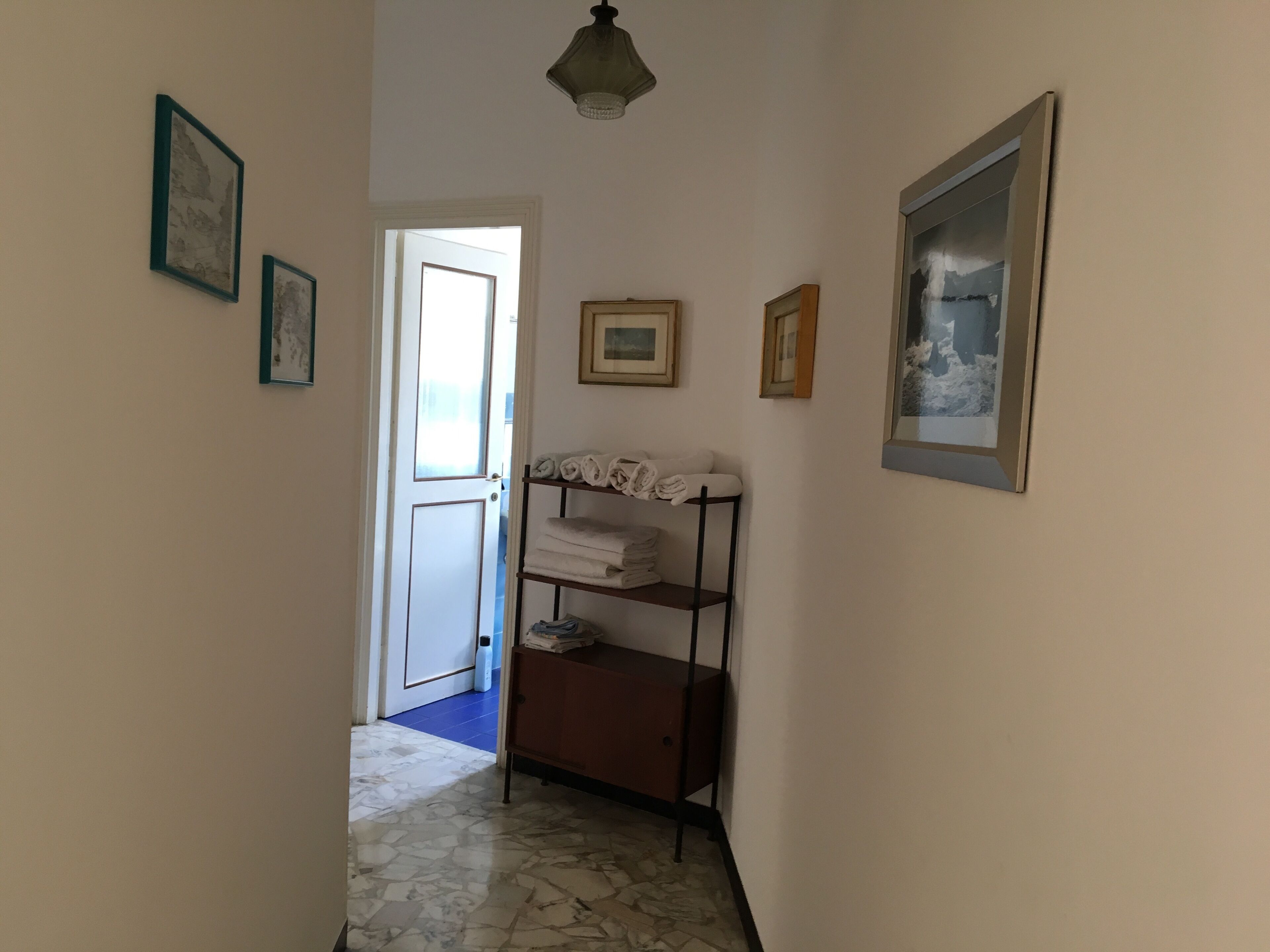 In the center of the apartment, 3 minutes walk to the sea, 3 floor lift