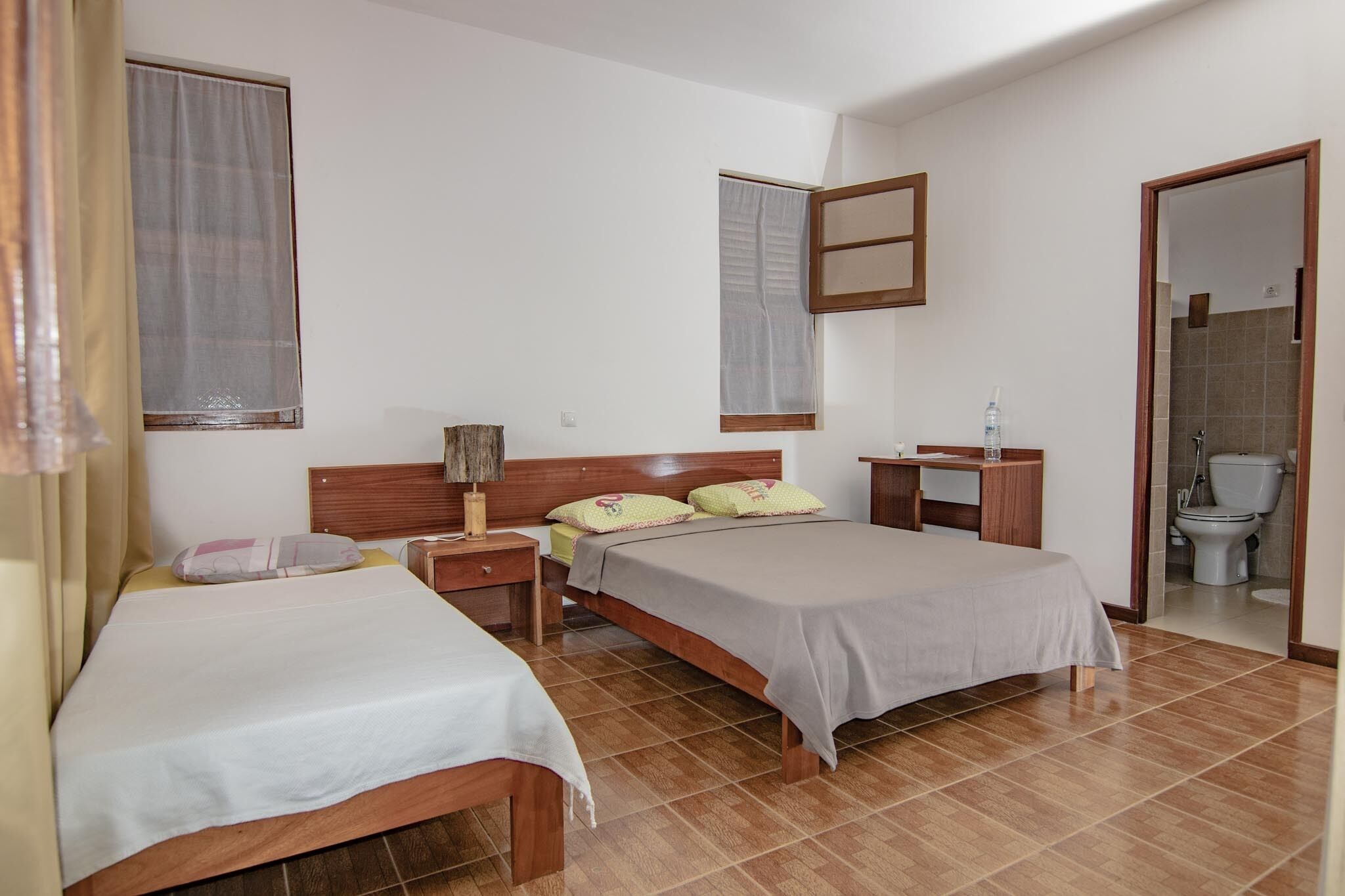 6 bedrooms, iron/ironing board, WiFi (free), bed sheets