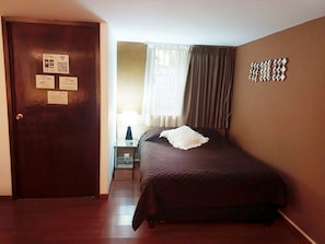 1 室のベッドルーム、アイロン / アイロン台、WiFi (無料)