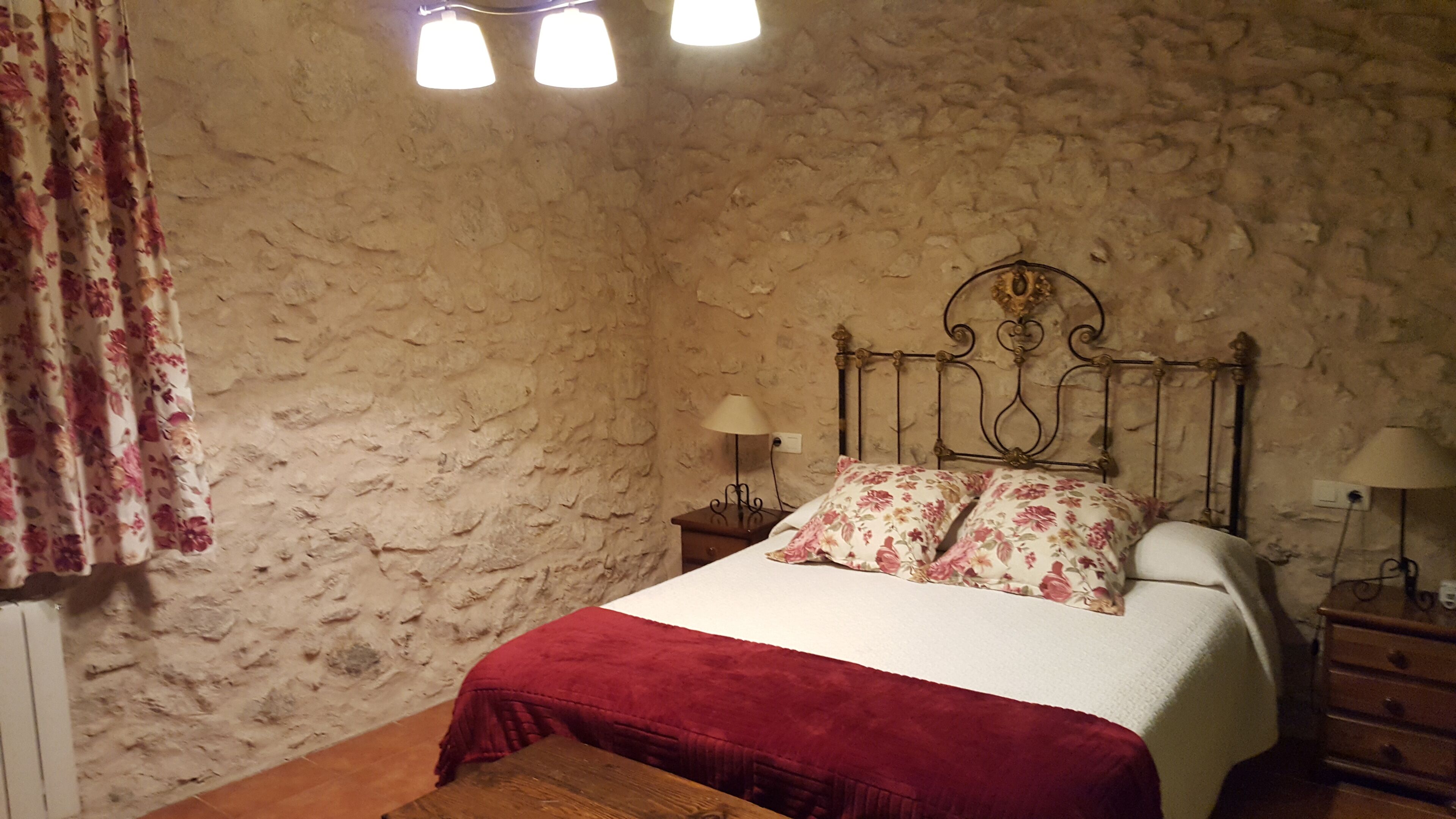 3 bedrooms, in-room safe, iron/ironing board, WiFi