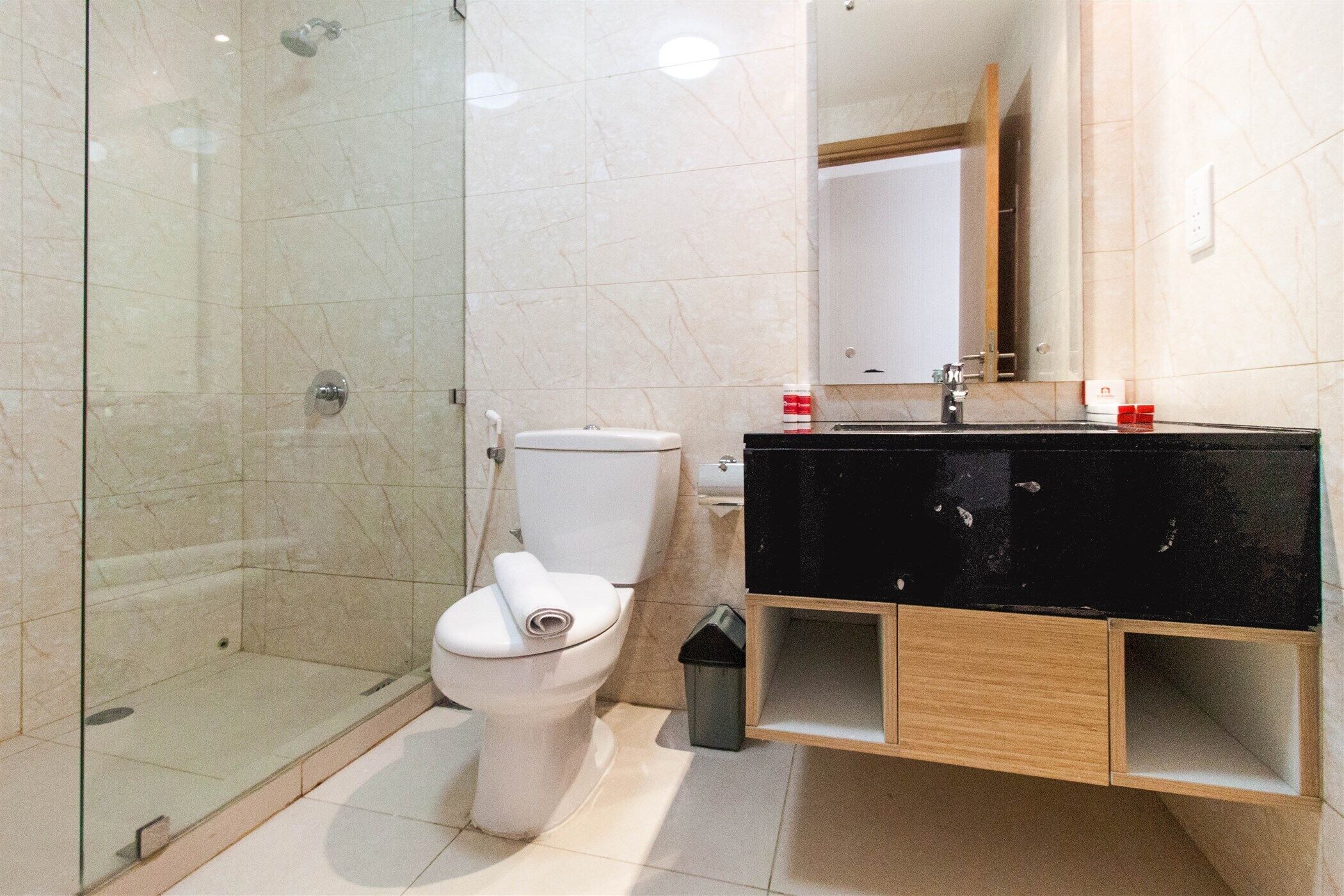 2BR Modern Furnished The Mansion Apartment By Travelio