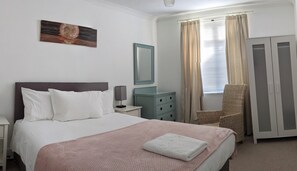 3 chambres, fer et planche à repasser, Wi-Fi, draps fournis