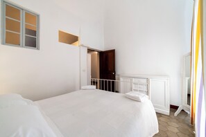 2 dormitorios, tabla de planchar con plancha, wifi y ropa de cama