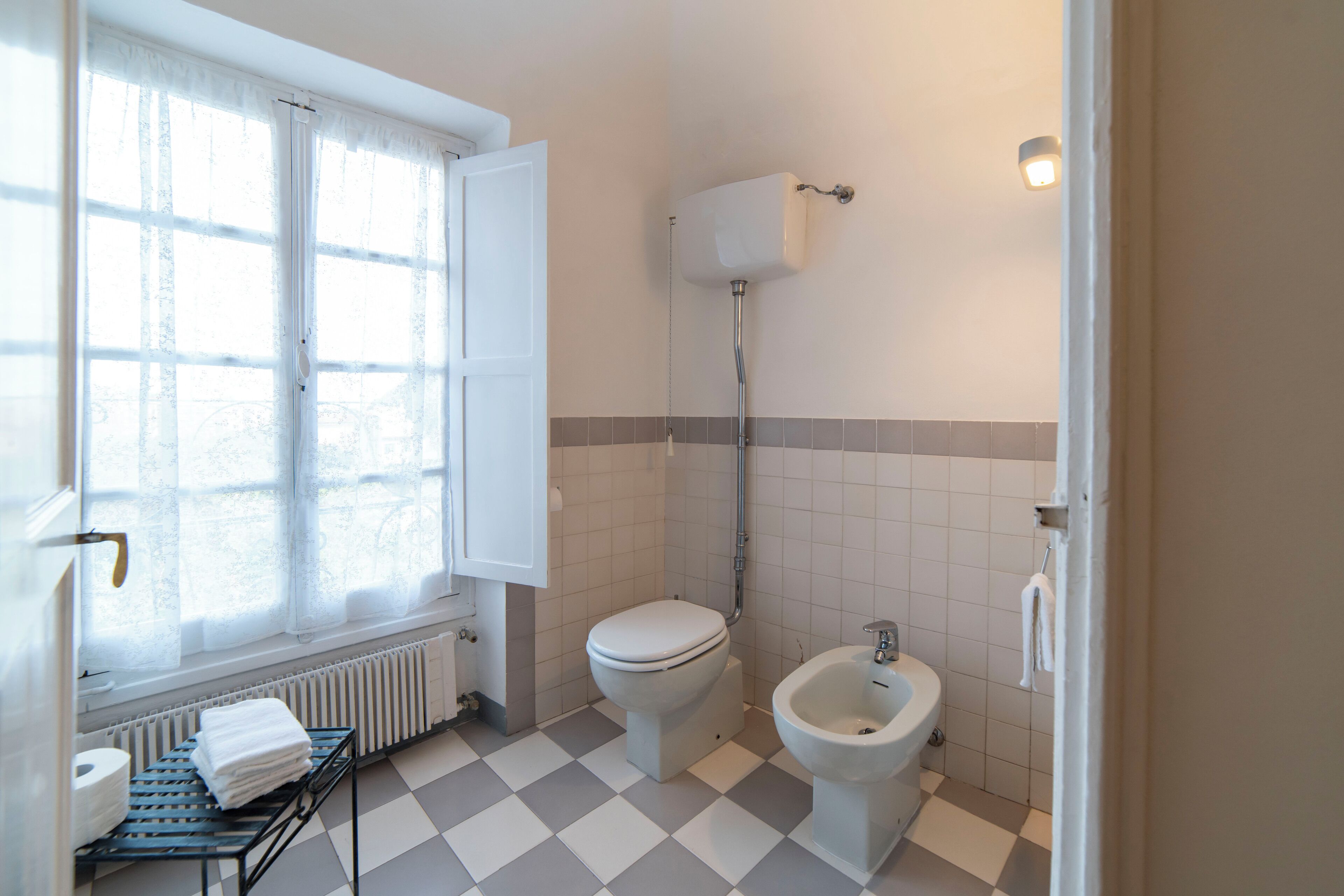 Dusche, Haartrockner, Bidet, Handtücher