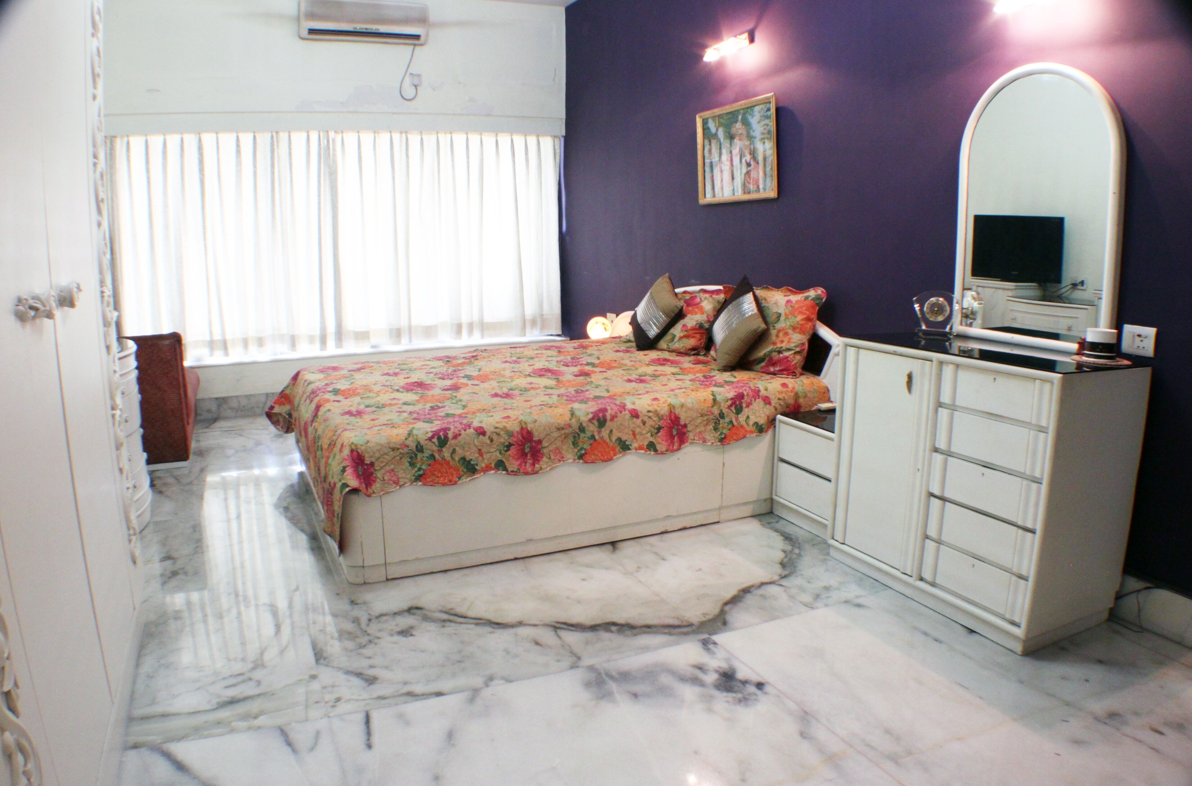 Upscale Apartment in Posh Alipore Area