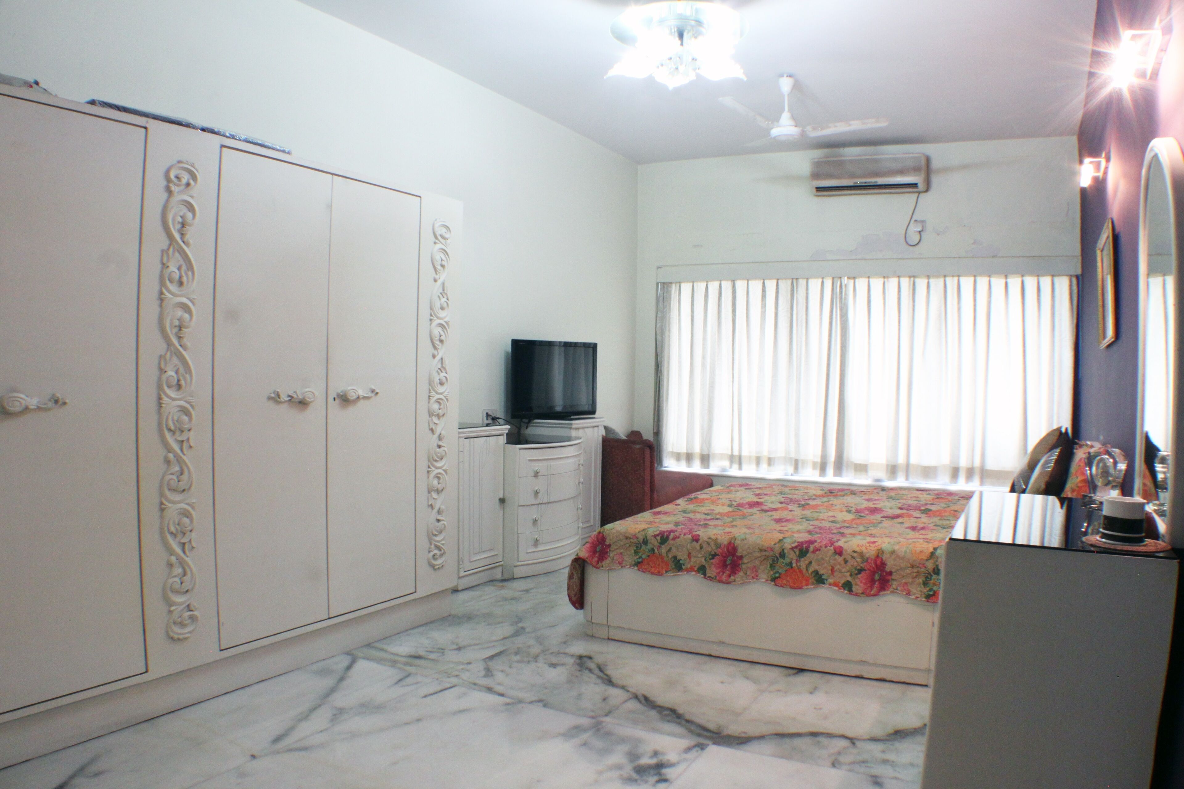 Upscale Apartment in Posh Alipore Area