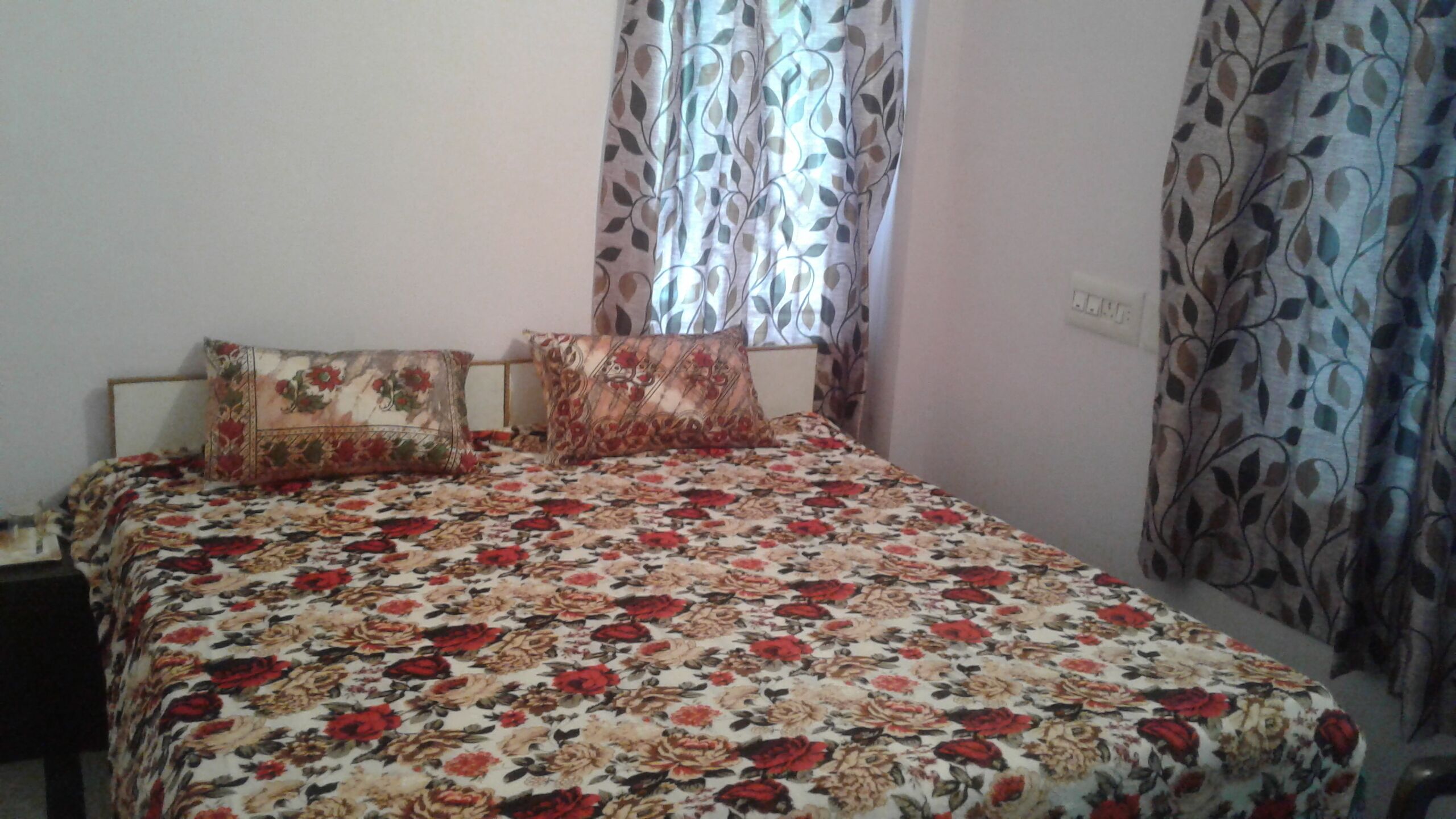 High comfortable home atmospher  at prime location with real warm feeling