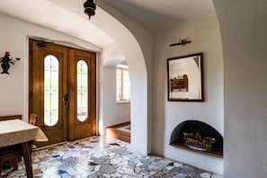 Interior - House, garden and a green cat (Bled)