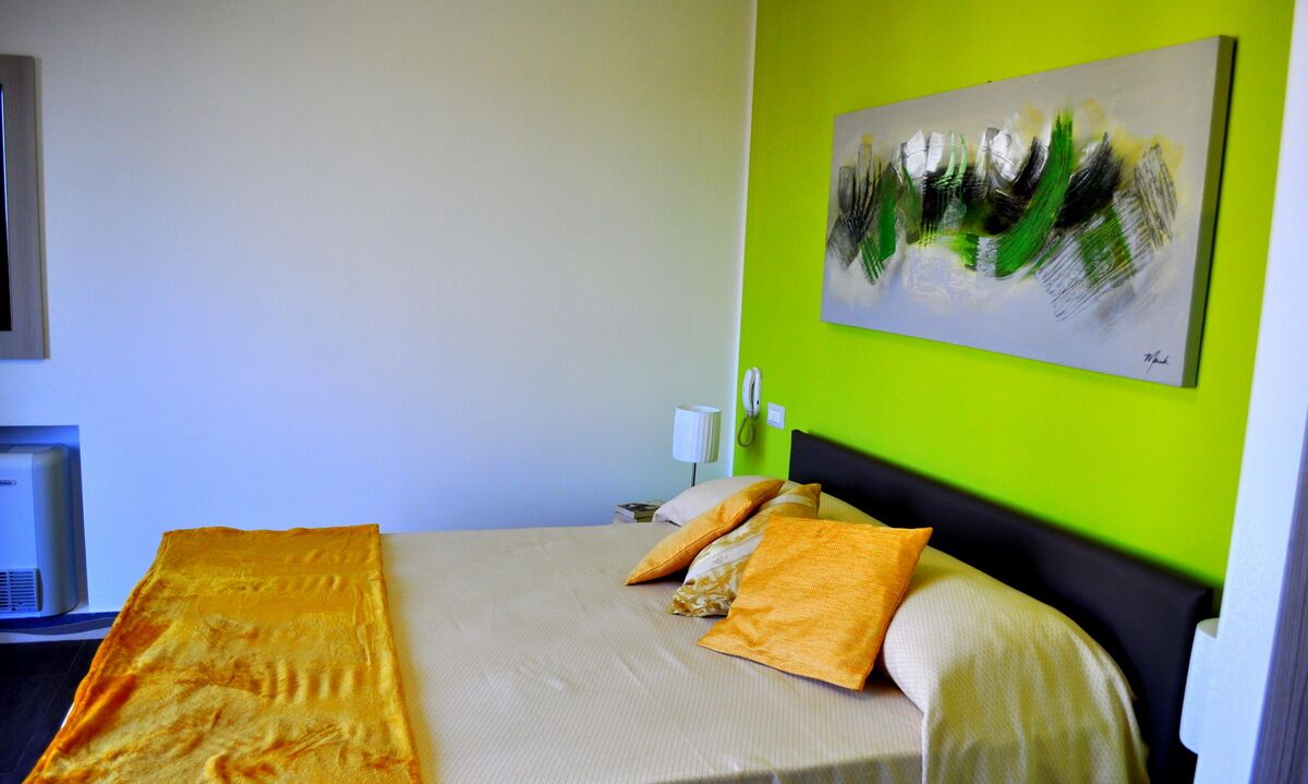 3 bedrooms, iron/ironing board, Internet, bed sheets
