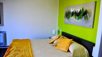 3 bedrooms, iron/ironing board, Internet, bed sheets
