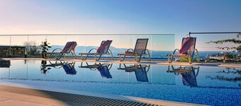 Villa HEATED HUGE POOL (4x12m) Peaceful Location, Exceptional Views