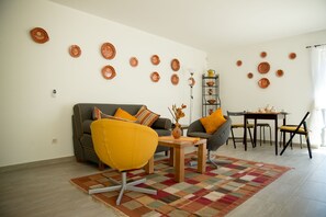 Televisión y chimenea 