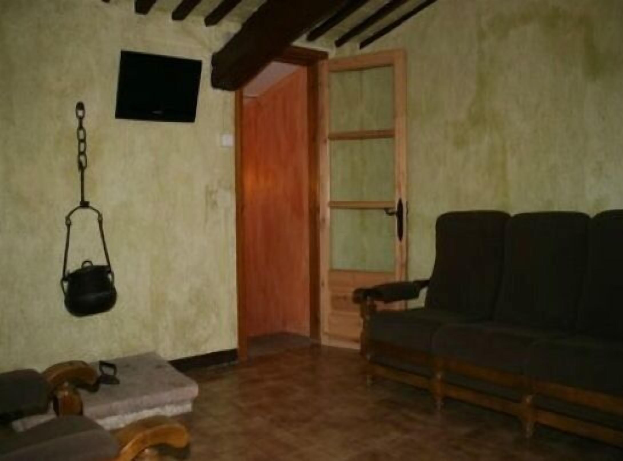 Self catering Cal Cisteller for 7 people