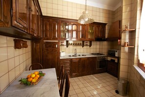 Fridge, microwave, oven, stovetop - Two bedroom apartment - Surrentum (Sorrento)