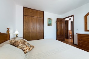 2 bedrooms, iron/ironing board, travel cot, free WiFi - 2BR Beach House - Solarium & Shower Terrace - 13 (Puerto del Carmen)