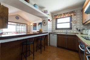Refrigerador, microondas, horno y lavavajillas 