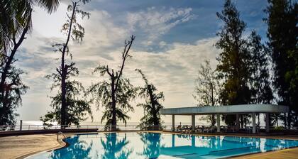 Cozy Beachfront Condo With Jacuzzi On Balcony