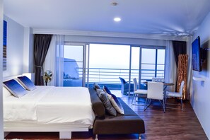 1 bedroom, WiFi, bed sheets - Cozy Beachfront Condo With Jacuzzi On Balcony (Tambon Cha-am)