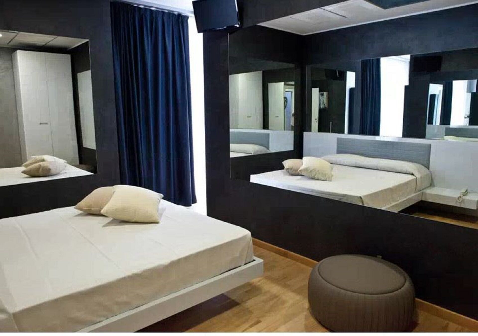 VILLA IMAGO - ROOM OF MIRRORS