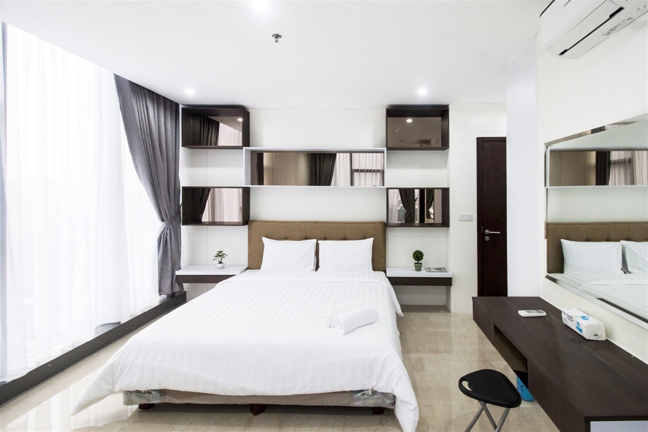 2BR L'Avenue Spacious Apartment By Travelio