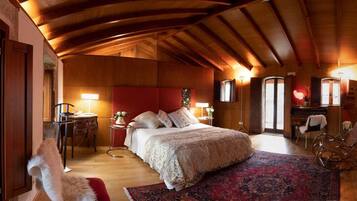 3 slaapkamers, een strijkplank/strijkijzer, gratis wifi, beddengoed