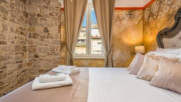 1 bedroom, in-room safe, desk, iron/ironing board