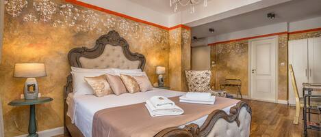 1 bedroom, in-room safe, desk, iron/ironing board