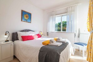 4 bedrooms, iron/ironing board, free WiFi - Villa Oásis, Piscina Privada, Ténis, Jacuzzi e Piscina Aquecida do Condomínio! (PortimÃ£o)