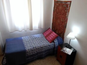 4 habitaciones, tabla de planchar con plancha, internet y ropa de cama