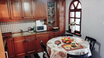 冷蔵庫、電子レンジ、コンロ