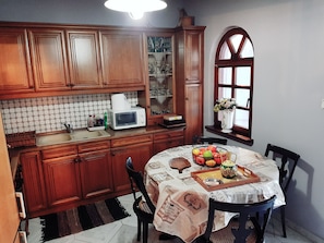 Fridge, microwave, stovetop