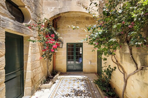 Dar tal-Patri Villa in Gozo with private pool, quiet location & family friendly 