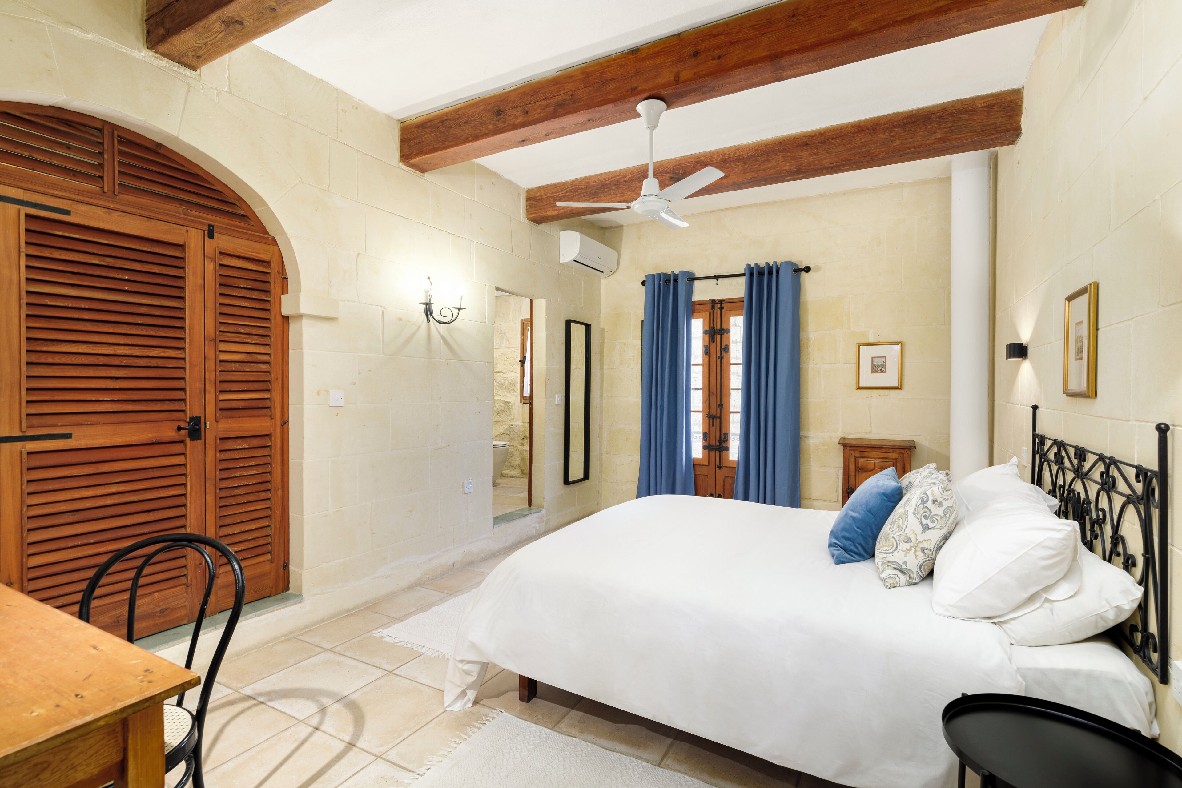 3 bedrooms, in-room safe, iron/ironing board, free WiFi