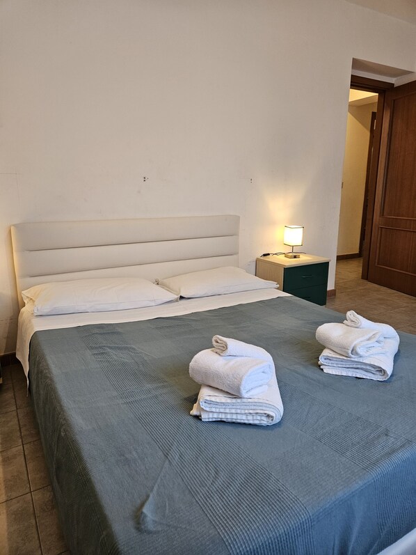 2 bedrooms, iron/ironing board, travel cot, free WiFi