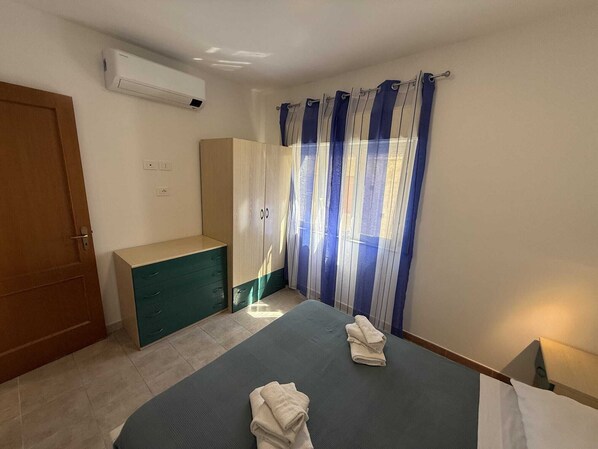 2 bedrooms, iron/ironing board, travel cot, free WiFi