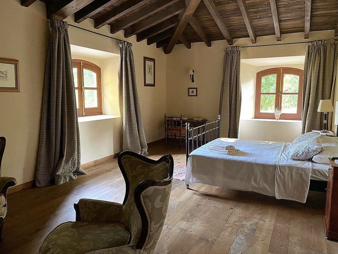 3 habitaciones, tabla de planchar con plancha, internet y ropa de cama 