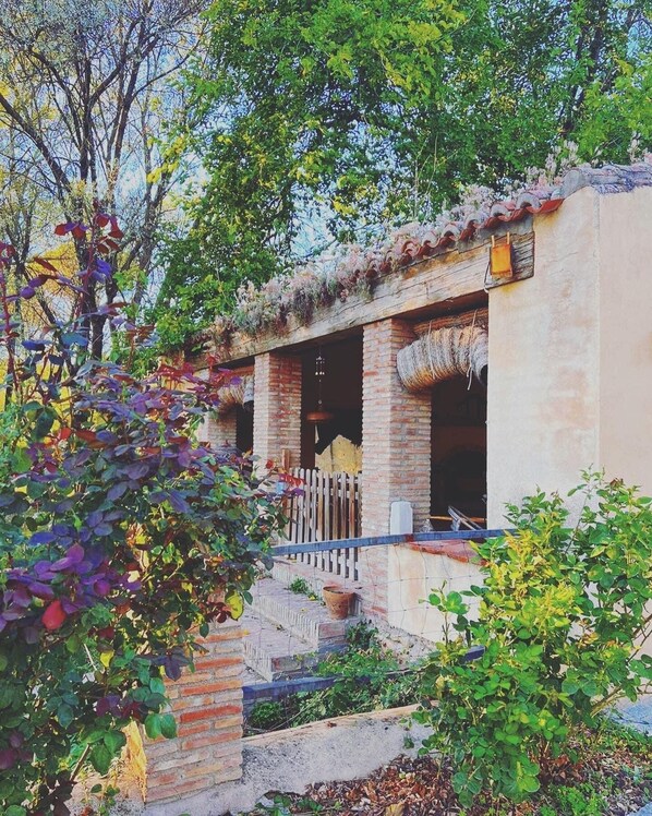 Property grounds - Farm of 3 has fenced, with two-story house and stables with dressage track (La Adrada)