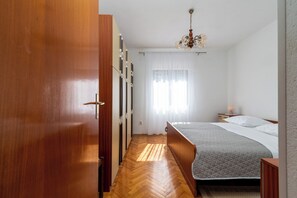 3 bedrooms, free WiFi, bed sheets