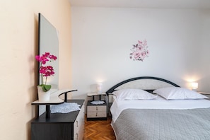 3 bedrooms, free WiFi, bed sheets