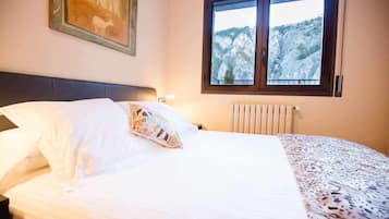 2 bedrooms, travel crib, WiFi, bed sheets